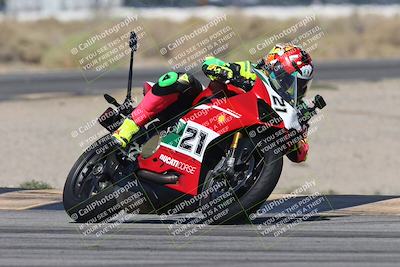 media/Oct-13-2025-Moto Forza (Mon) [[a66d839500]]/3-B Group/Session 3 (Turn 16)/